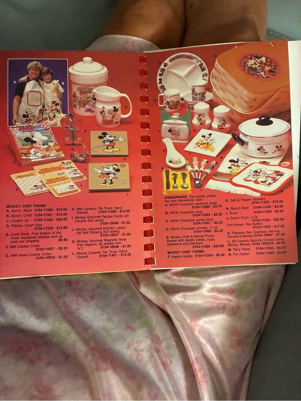 Vintage cookbook by Disney “Cooking with Mickey around the world”. - Picture 11 of 16